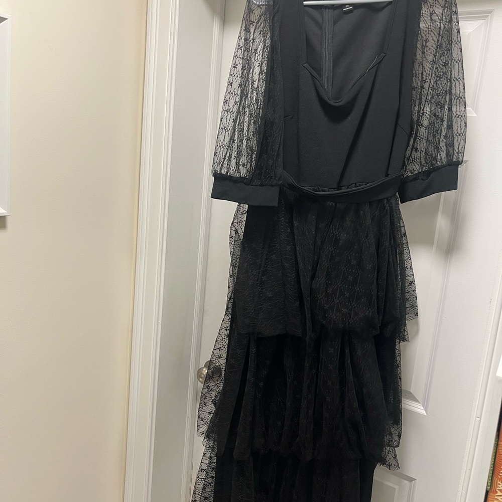 Elegant Black Lace Evening Dress